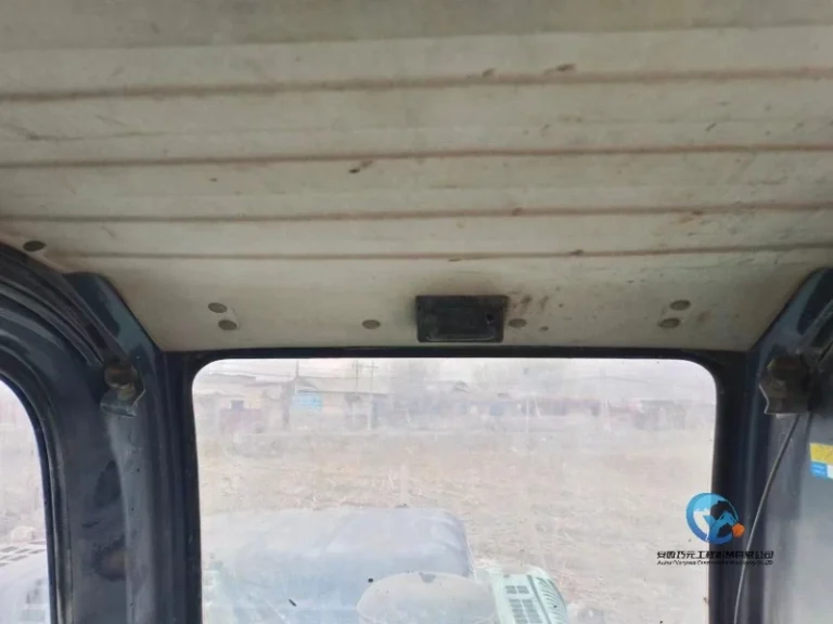 Used-Excavator-Kobelco-SK26020