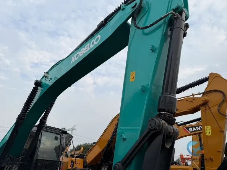 Used-Excavator-Kobelco-SK350LC-8-10-1