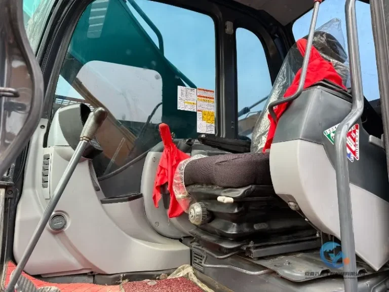 Used-Excavator-Kobelco-SK350LC-8-11-1