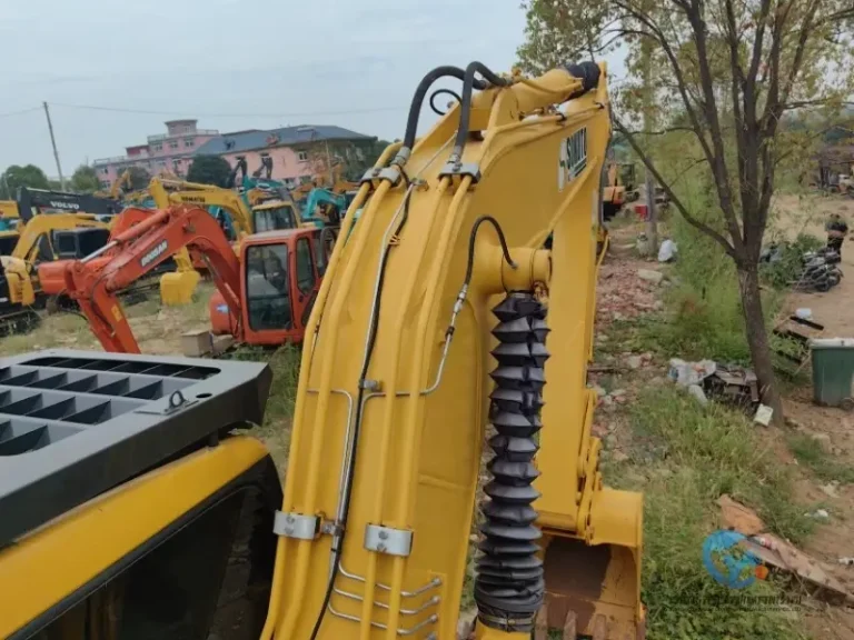 Used-Excavator-Komatsu-PC130-21