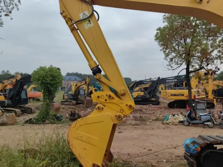 Used-Excavator-Komatsu-PC130-28