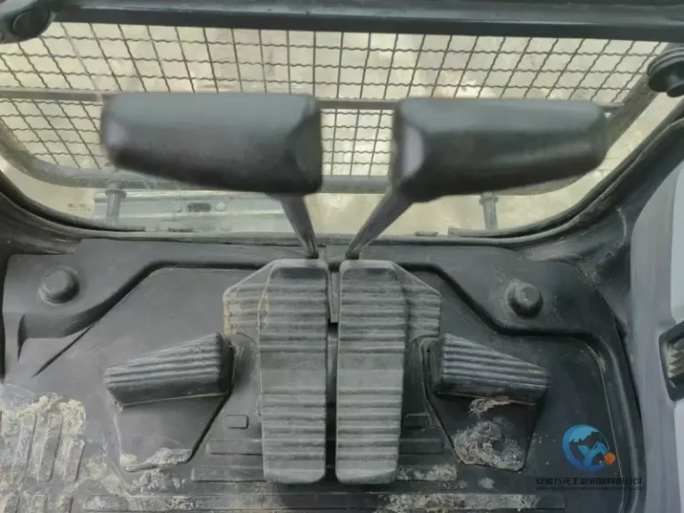 Used-Excavator-Komatsu-PC160-8