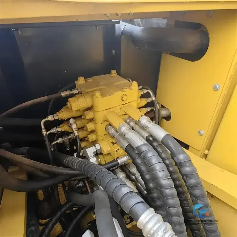 Used-Excavator-Komatsu-PC16010