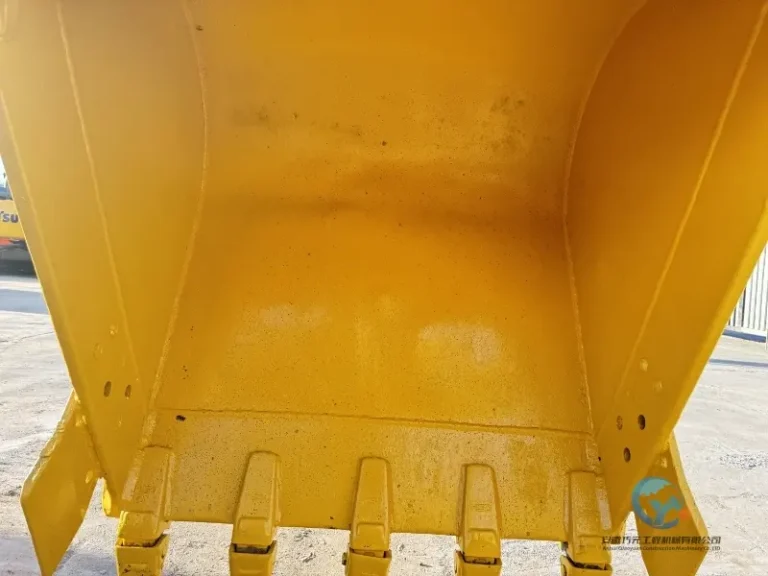 Used-Excavator-Komatsu-PC200-8-18