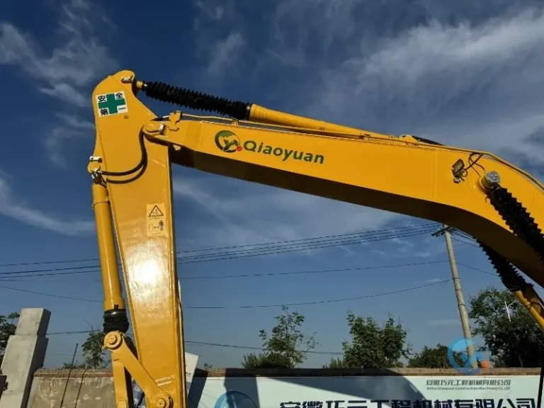 Used-Excavator-Komatsu-PC200-8-32