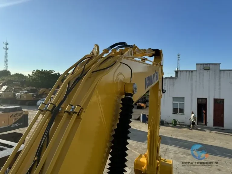 Used-Excavator-Komatsu-PC200-8-38