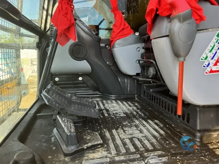 Used-Excavator-Komatsu-PC200-8-42