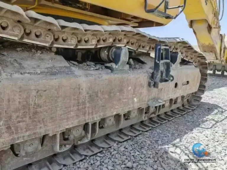 Used-Excavator-Komatsu-PC20004