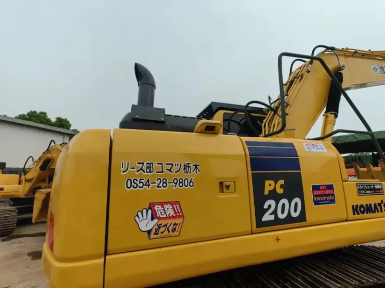 Used-Excavator-Komatsu-PC20015
