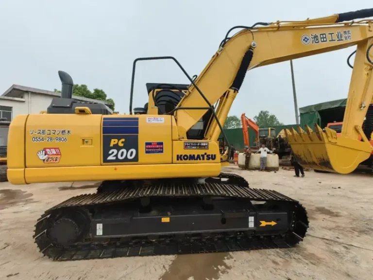 Used-Excavator-Komatsu-PC20017