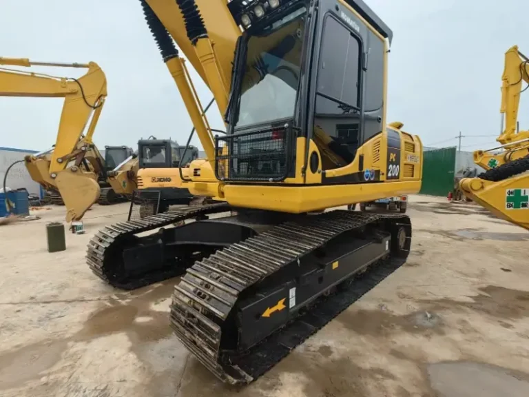 Used-Excavator-Komatsu-PC2002