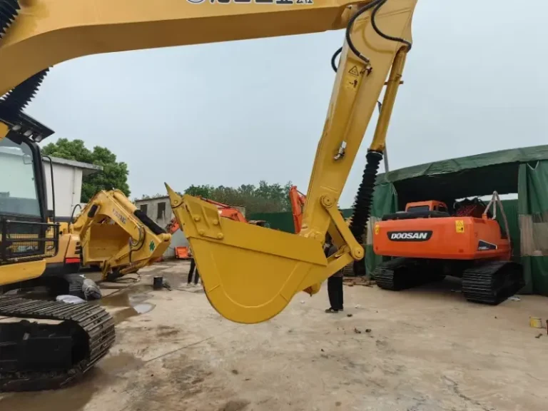 Used-Excavator-Komatsu-PC20022