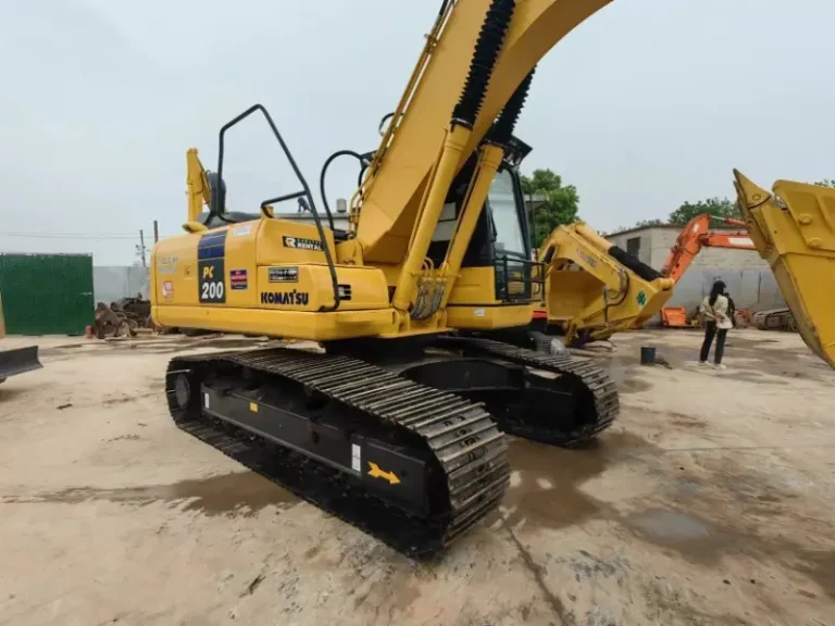 Used-Excavator-Komatsu-PC20023