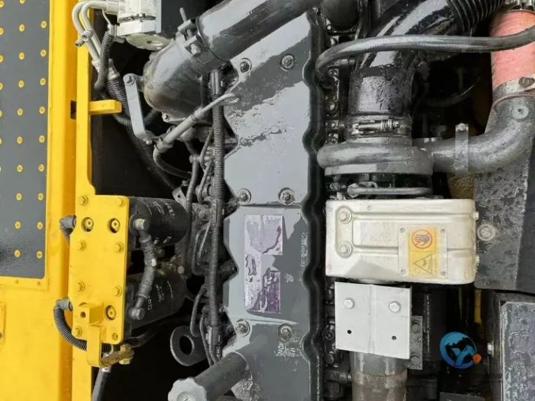 Used-Excavator-Komatsu-PC210LC-8-10