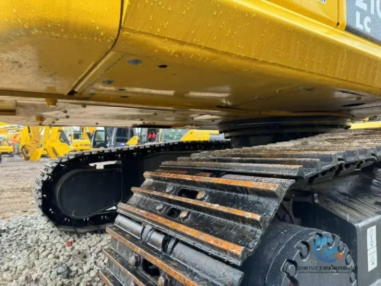 Used-Excavator-Komatsu-PC210LC-8-8