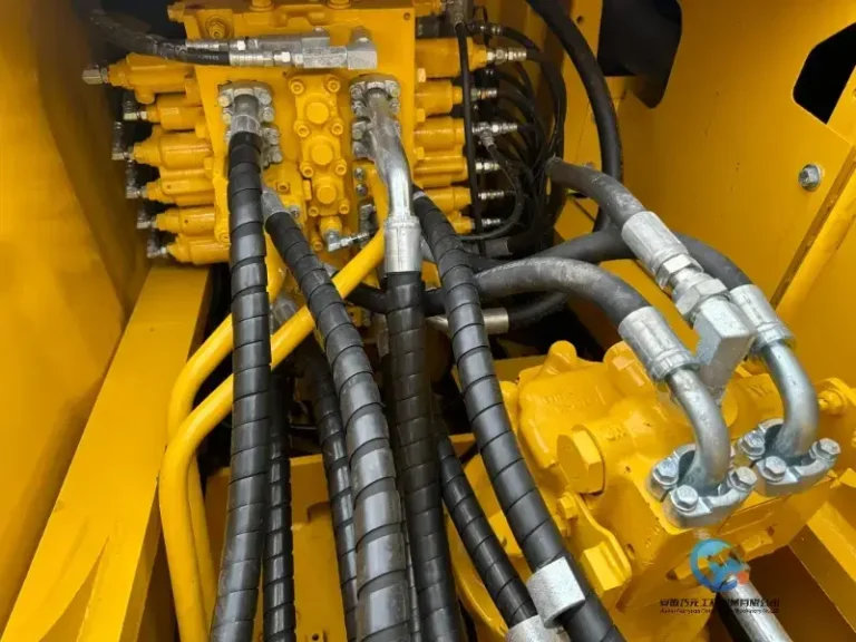 Used-Excavator-Komatsu-PC22010