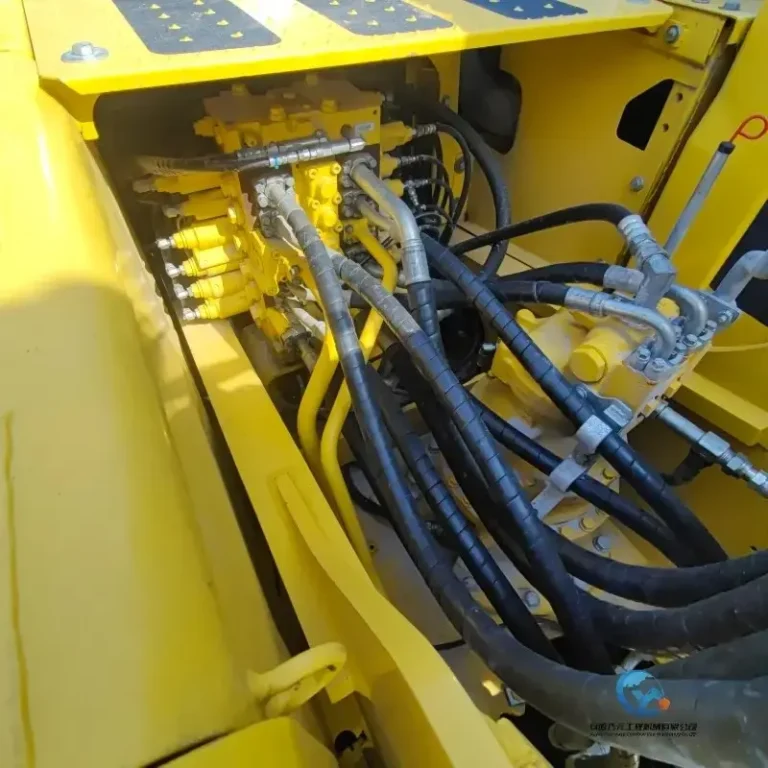 Used-Excavator-Komatsu-PC22015_W_800px