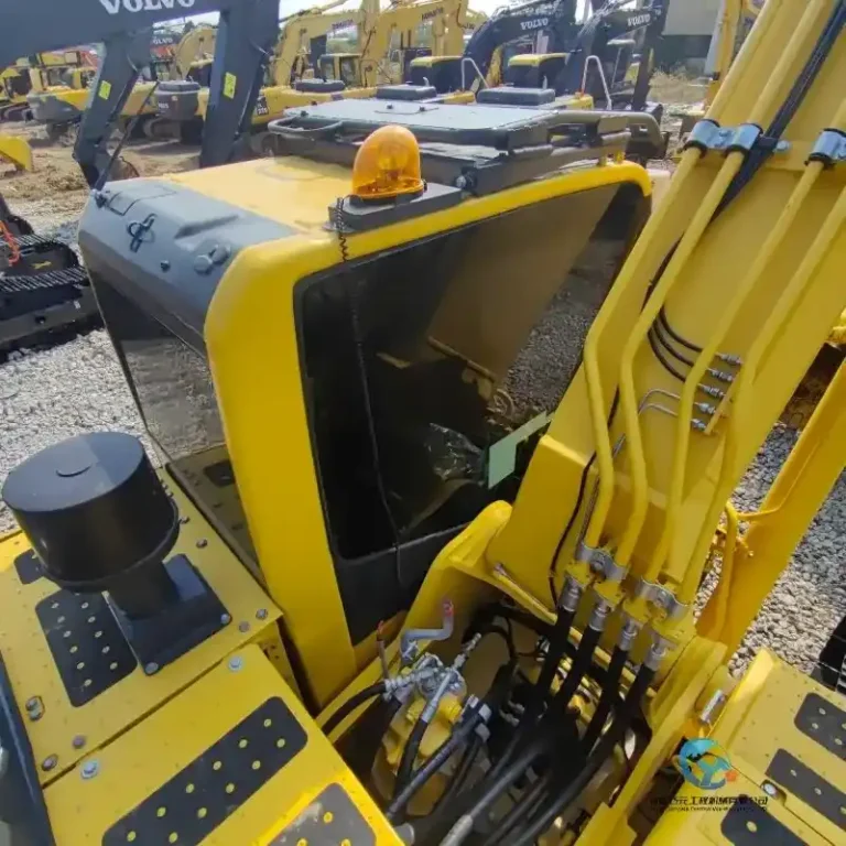 Used-Excavator-Komatsu-PC22018_W_800px