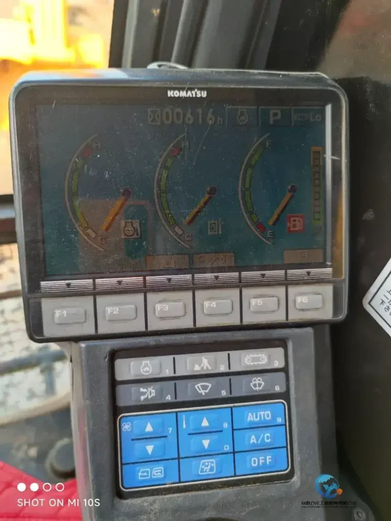 Used-Excavator-Komatsu-PC22020