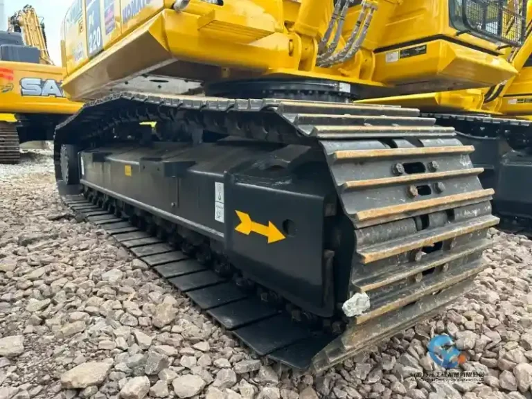 Used-Excavator-Komatsu-PC2205