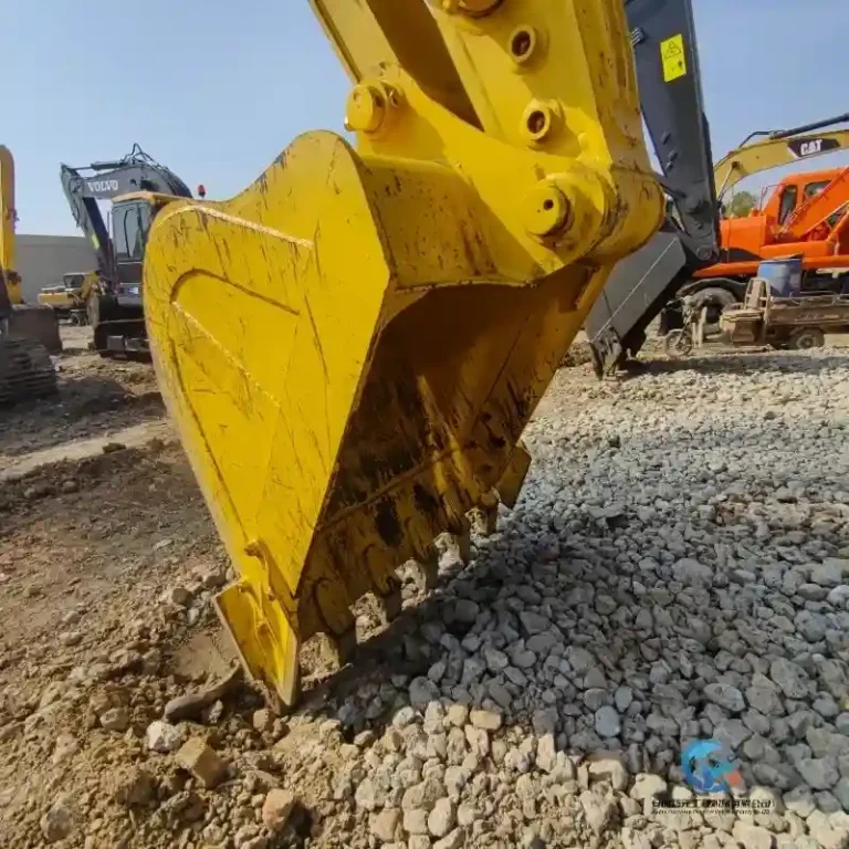 Used-Excavator-Komatsu-PC2205_W_800px