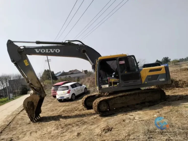 Used-Excavator-Volvo-EC200D-1