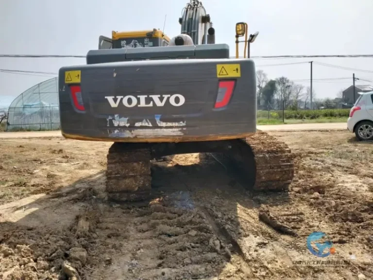 Used-Excavator-Volvo-EC200D-12