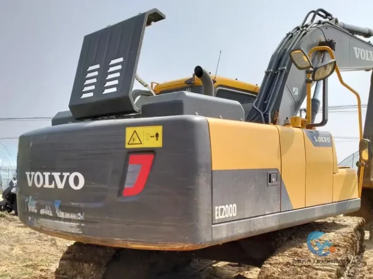 Used-Excavator-Volvo-EC200D-2