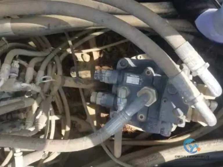 Used-Excavator-Volvo-EC200D-6