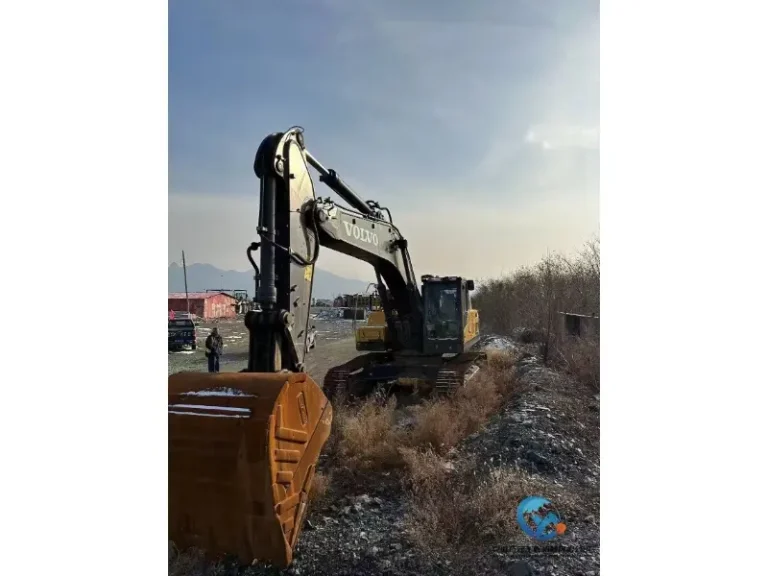 Used-Excavator-Volvo-EC380DL5