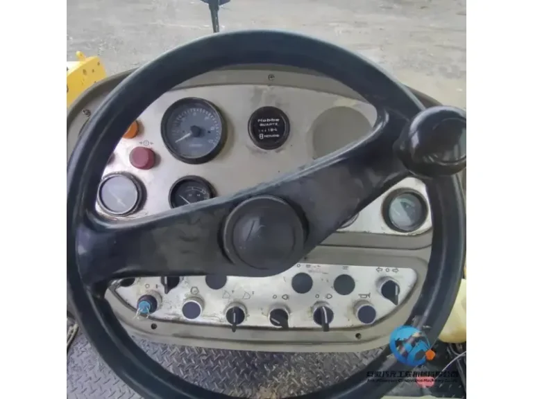 Used-Roller-XCMG-XS223J15_WH_800x600px