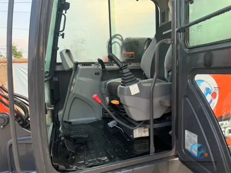 Used-excavator-Doosan-DX60-4