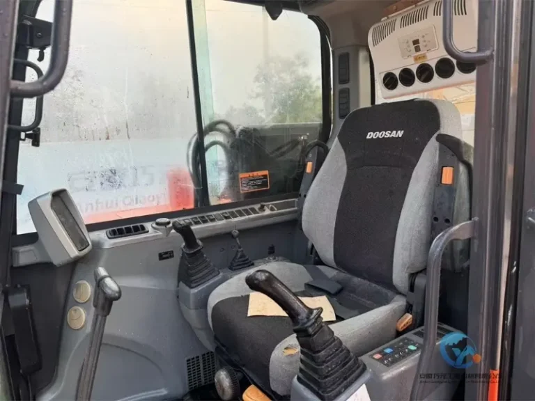 Used-excavator-Doosan-DX60-7